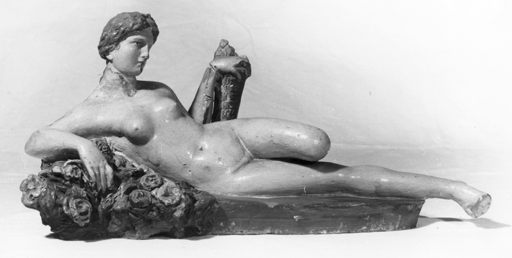 nudo femminile disteso (scultura) - ambito romano (secc. XIX/ XX)