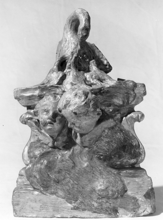 mensola con pellicano che nutre i cuccioli e due teste di cherubino (scultura) - ambito romano (sec. XVIII)