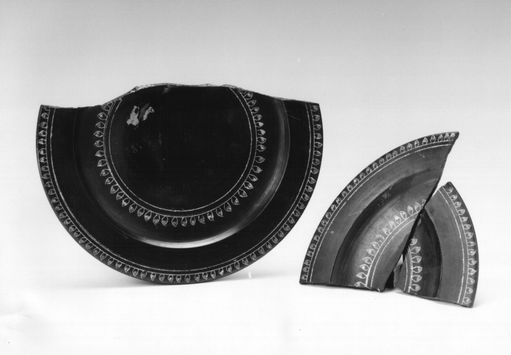 piatto, frammento - manifattura indiana (secc. XIX/ XX)