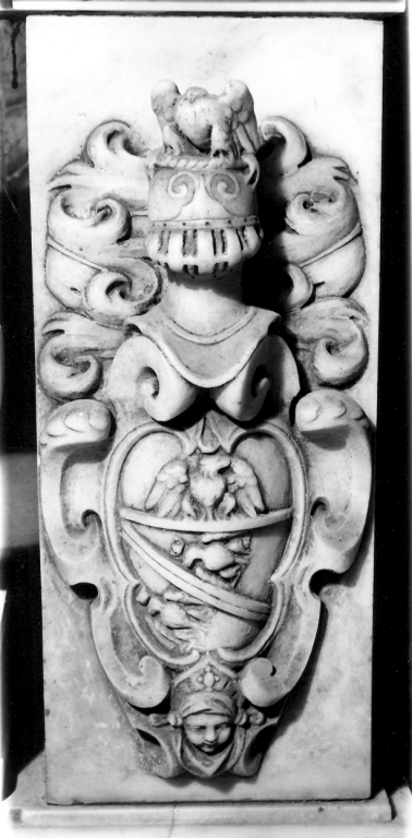 stemma con cimiero della famiglia Olgiati (rilievo) - manifattura romana (metà sec. XVII)