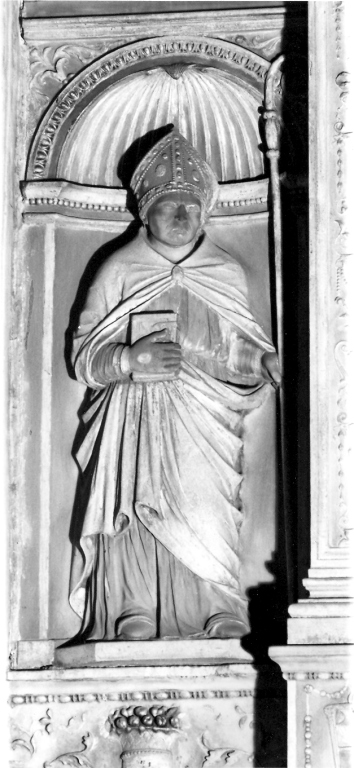 santo vescovo (scultura) di Pasquale da Caravaggio (ultimo quarto sec. XV)