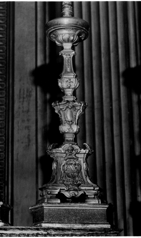 candeliere d'altare, serie di Salvi Nicola (sec. XVIII)