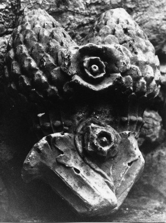 motivo decorativo (rilievo, frammento) - ambito laziale (sec. XIII)