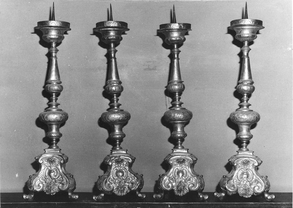 motivi decorativi floreali, vegetali e a volute (candeliere, serie) - bottega laziale (fine/inizio secc. XVIII/ XIX)