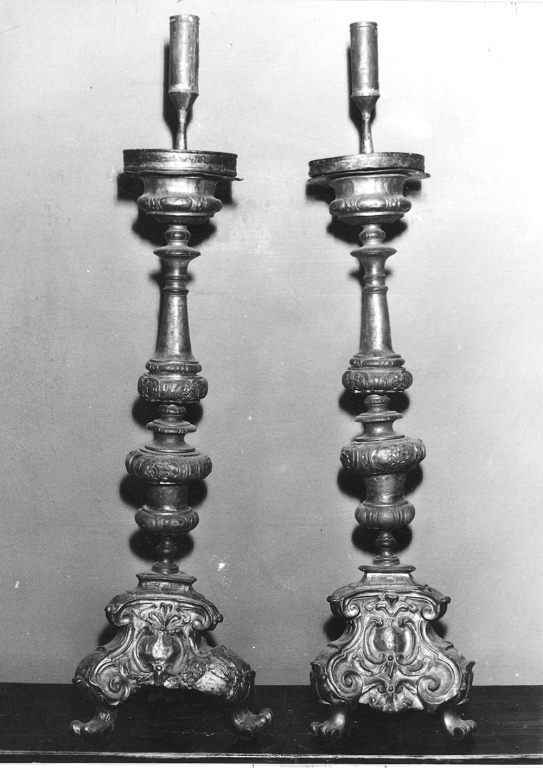 motivi decorativi floreali, vegetali e a volute (candeliere, serie) - bottega laziale (sec. XVIII)