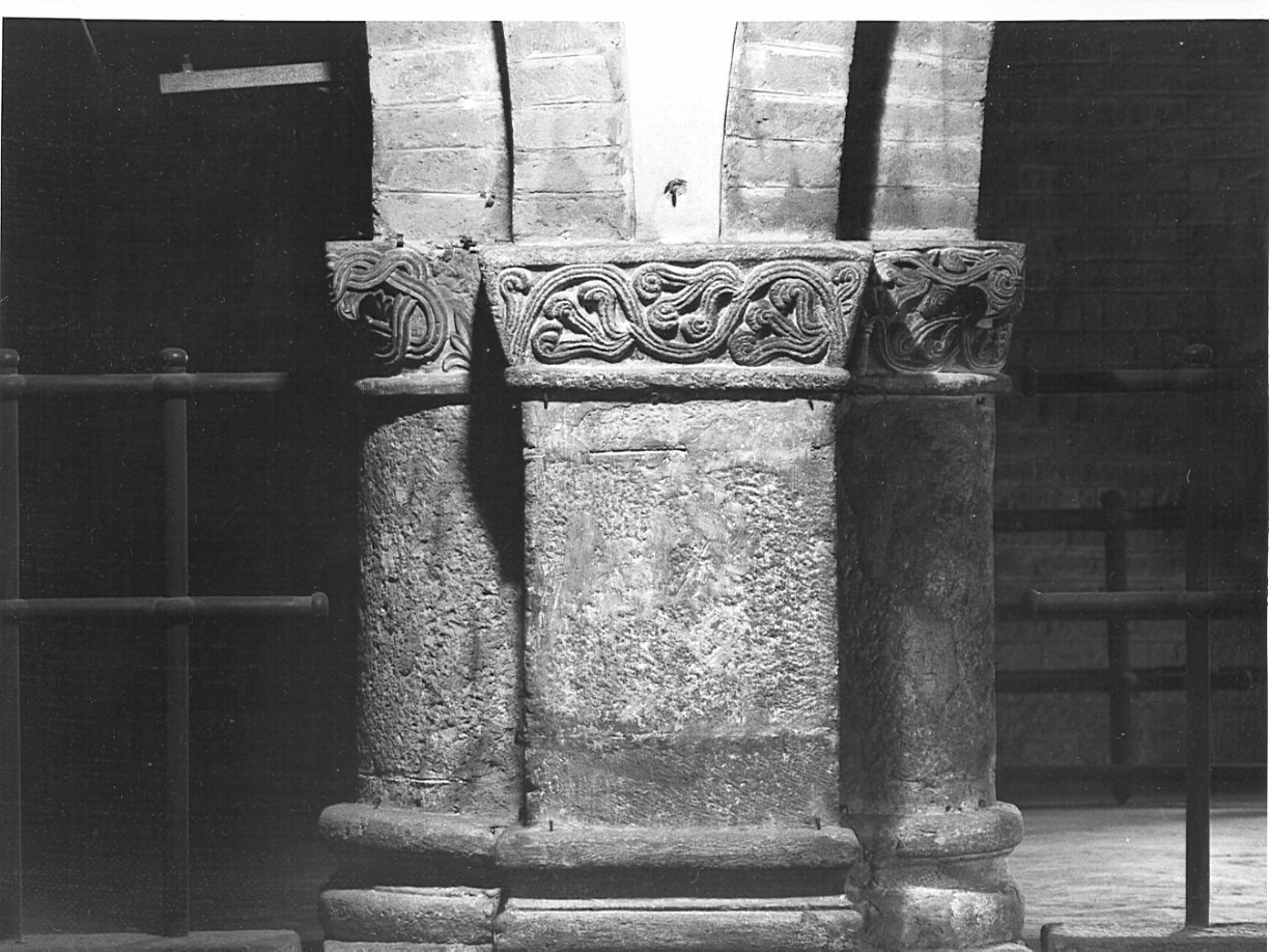 capitello composito, opera isolata - bottega lombarda (fine, seconda metà sec. XI, sec. XIX)