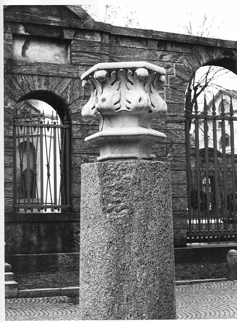 capitello, opera isolata - bottega lombarda (seconda metà sec. XIX)