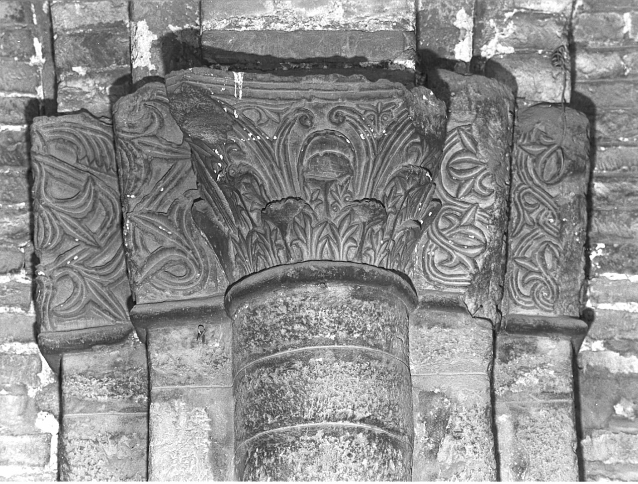 capitello composito, insieme - bottega lombarda (inizio sec. XII)