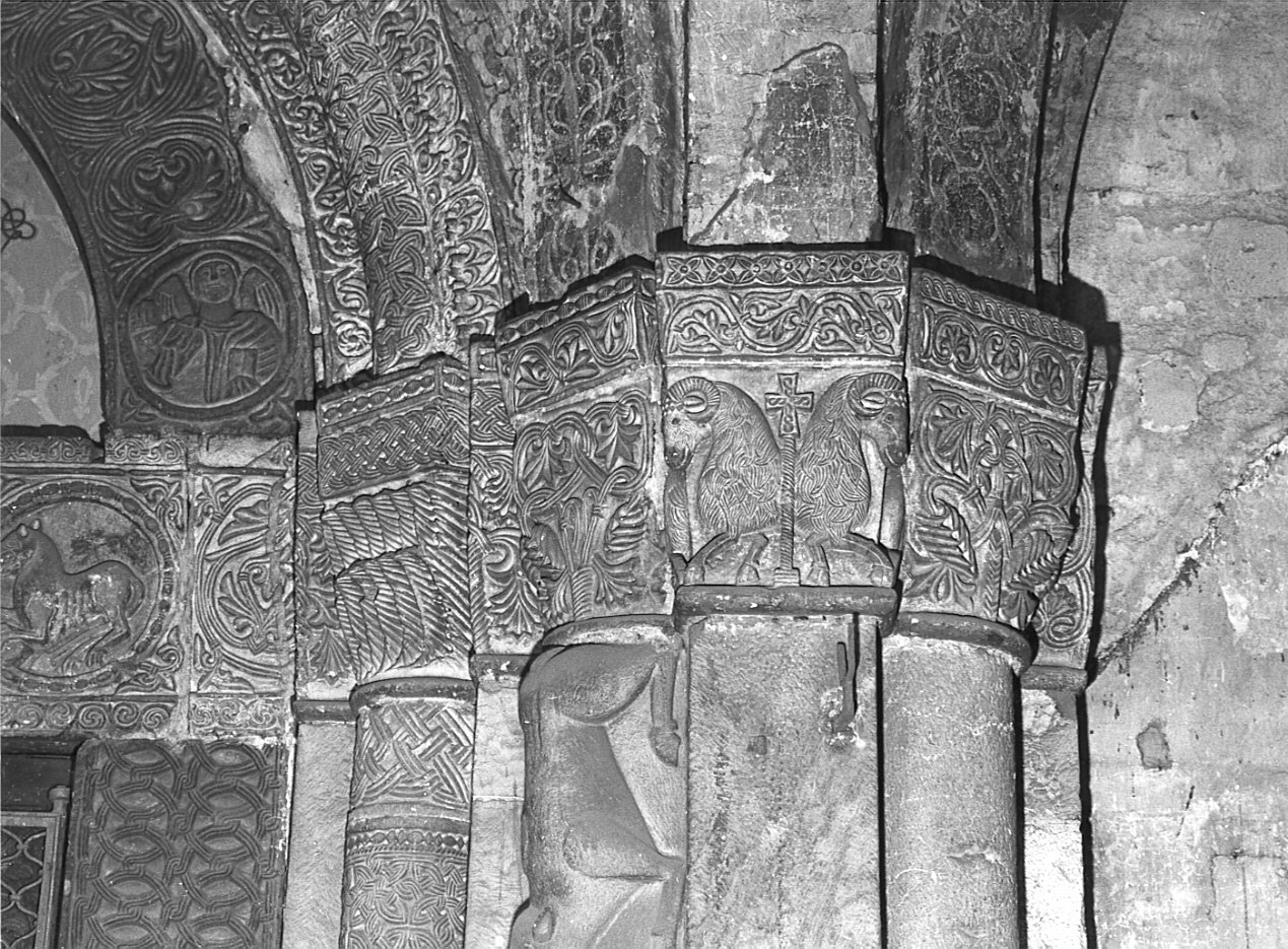 arieti (capitello composito, insieme) - bottega lombarda (inizio sec. XII)