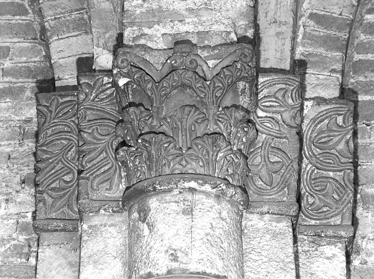 capitello composito, opera isolata - bottega lombarda (inizio sec. XII)