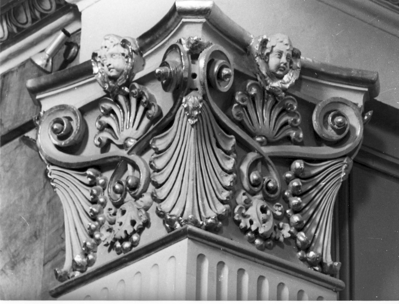 capitello di lesena, serie - bottega italiana (sec. XX)