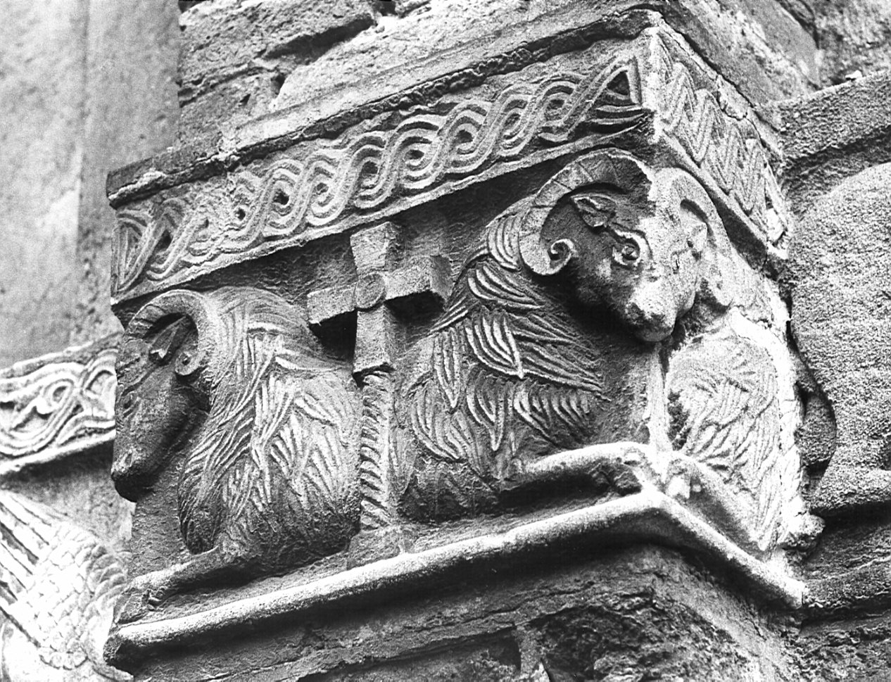 capitello, opera isolata - bottega lombarda (sec. XII)