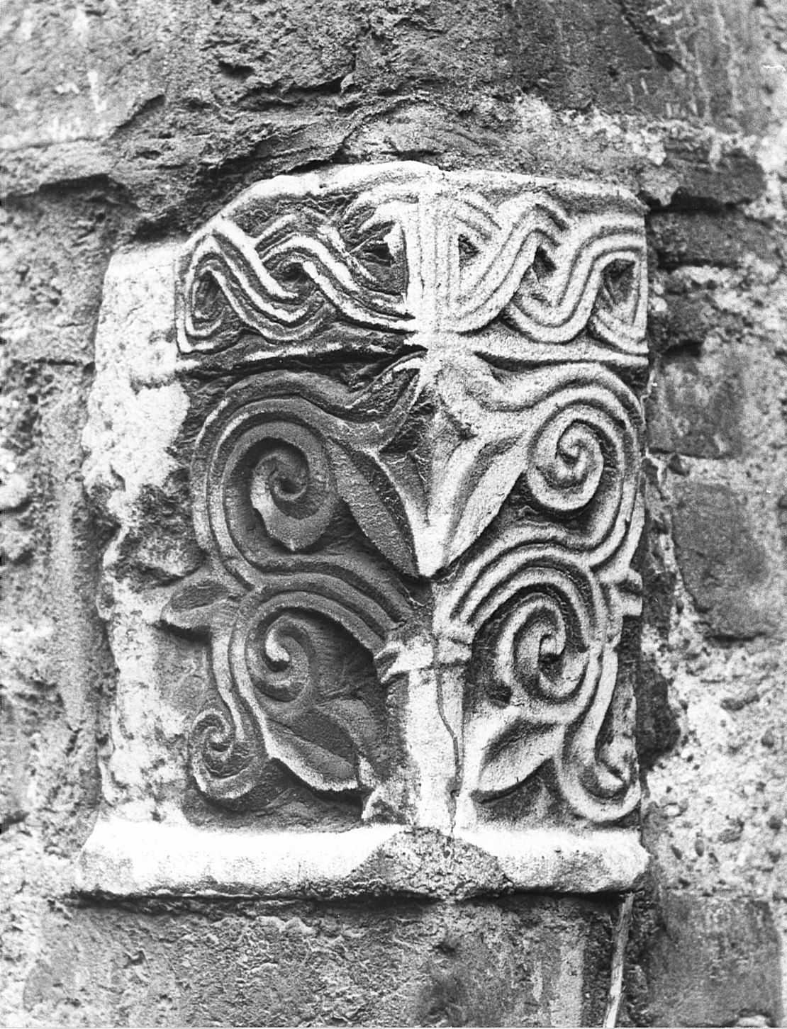 capitello, frammento - bottega lombarda (sec. XII)