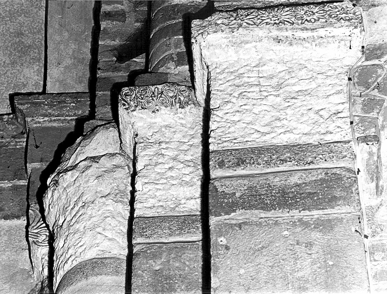 abaco di capitello, serie - bottega lombarda (sec. XII)