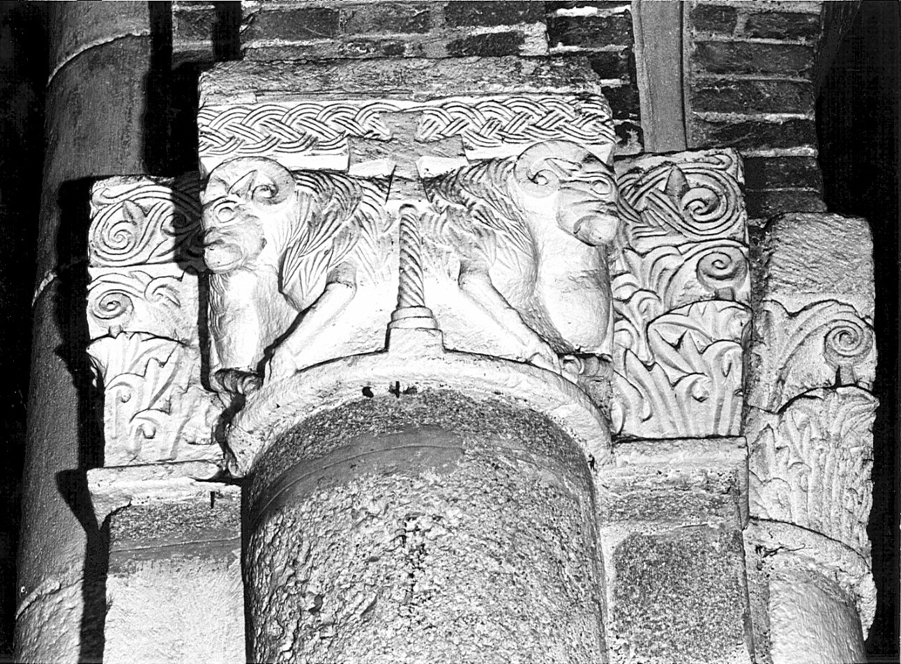 capitello di pilastro, serie - bottega lombarda (sec. XII)