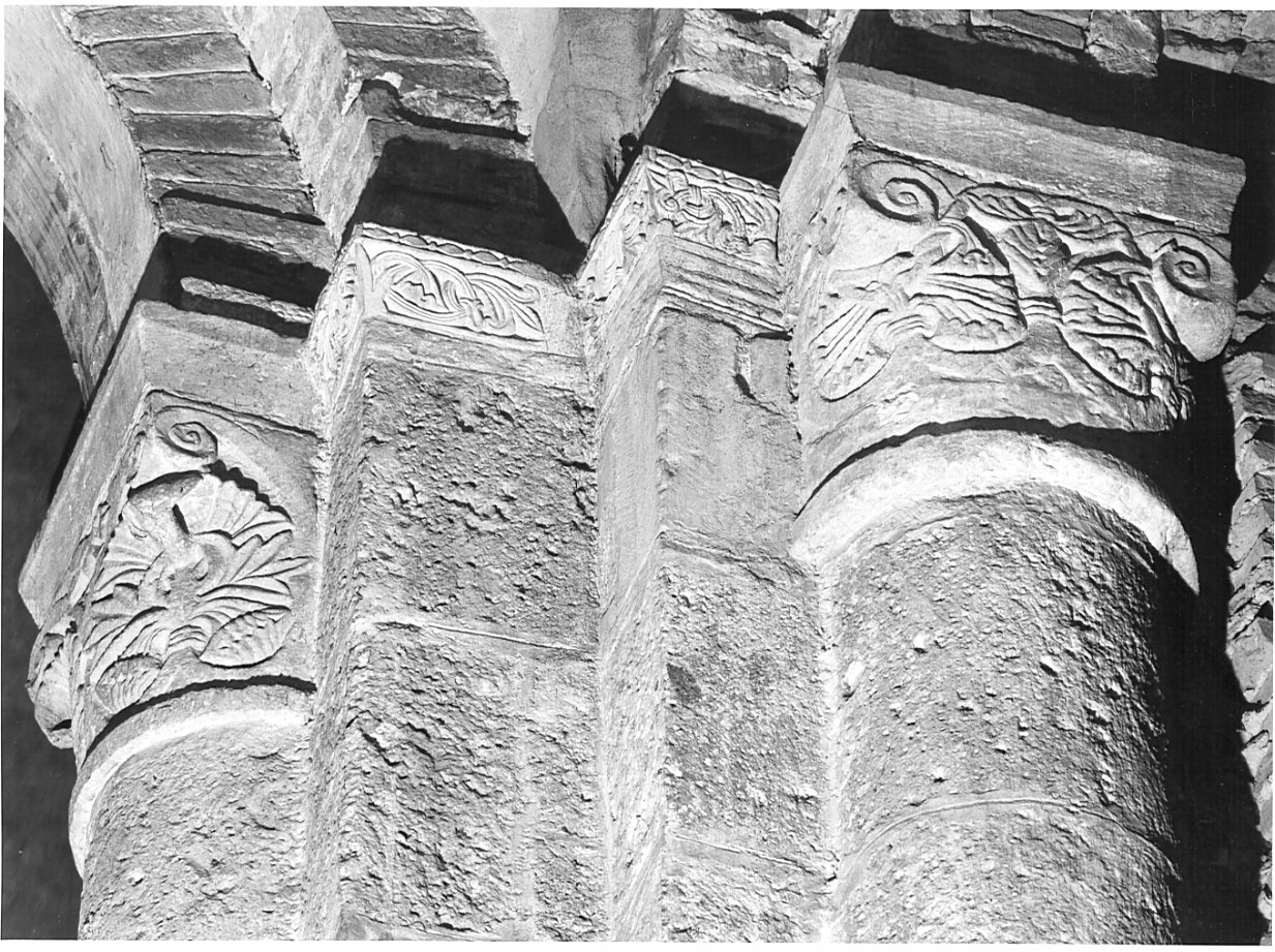 motivi decorativi vegetali (capitello, opera isolata) - bottega lombarda (sec. XII, sec. XIX)