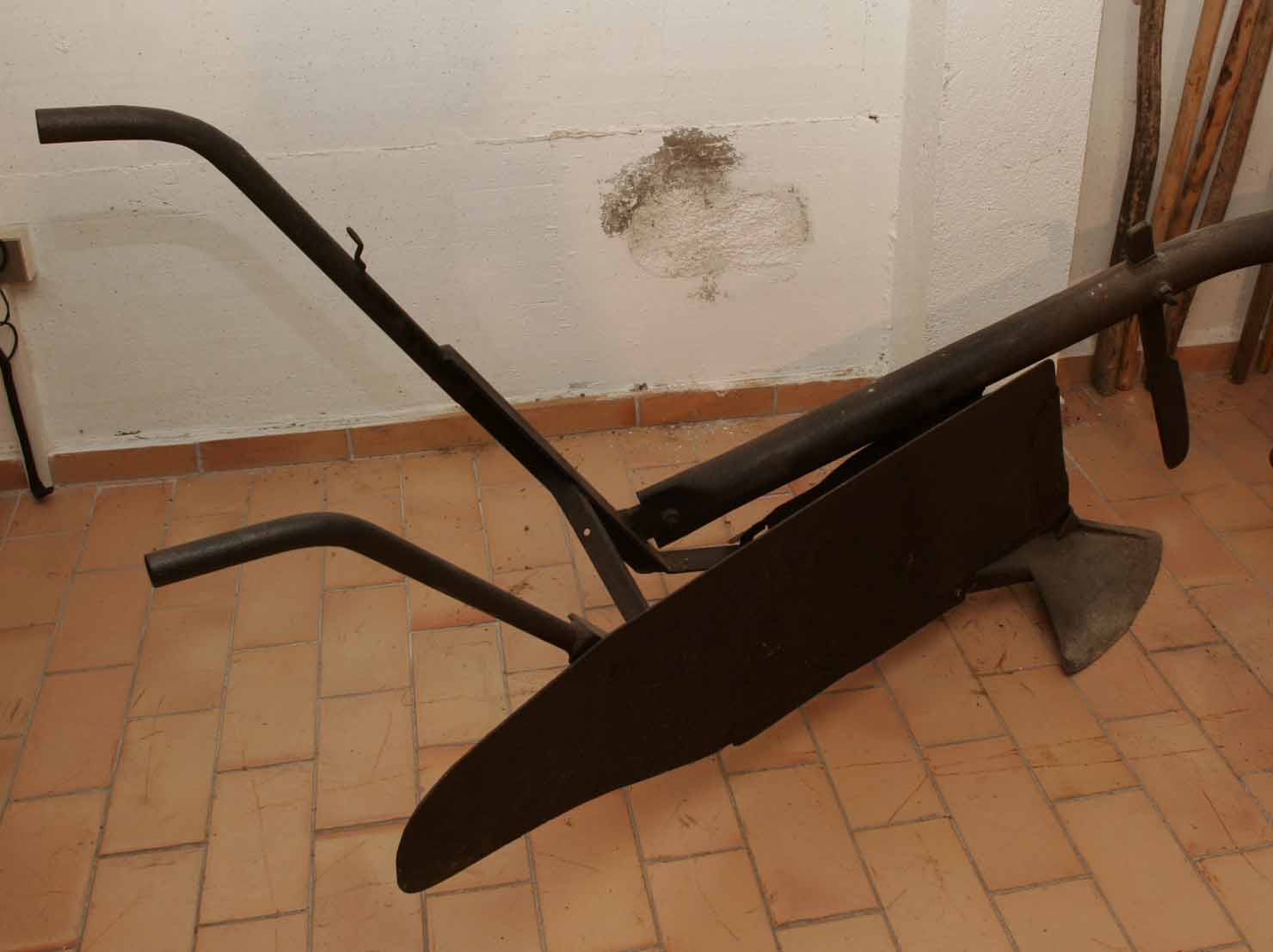aratro in ferro, tipo perticara - produzione marchigiana (secc. XIX/ XX)