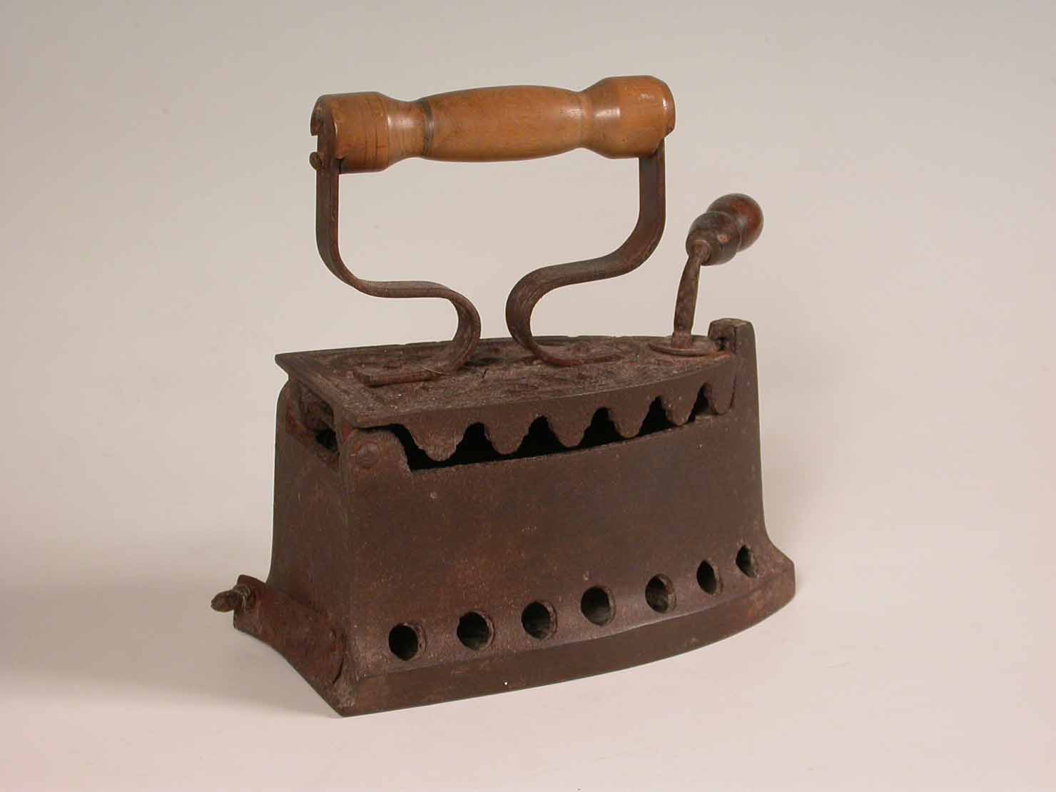 ferro da stiro, strumento da "lavoriero" - ambito marchigiano (sec. XIX)