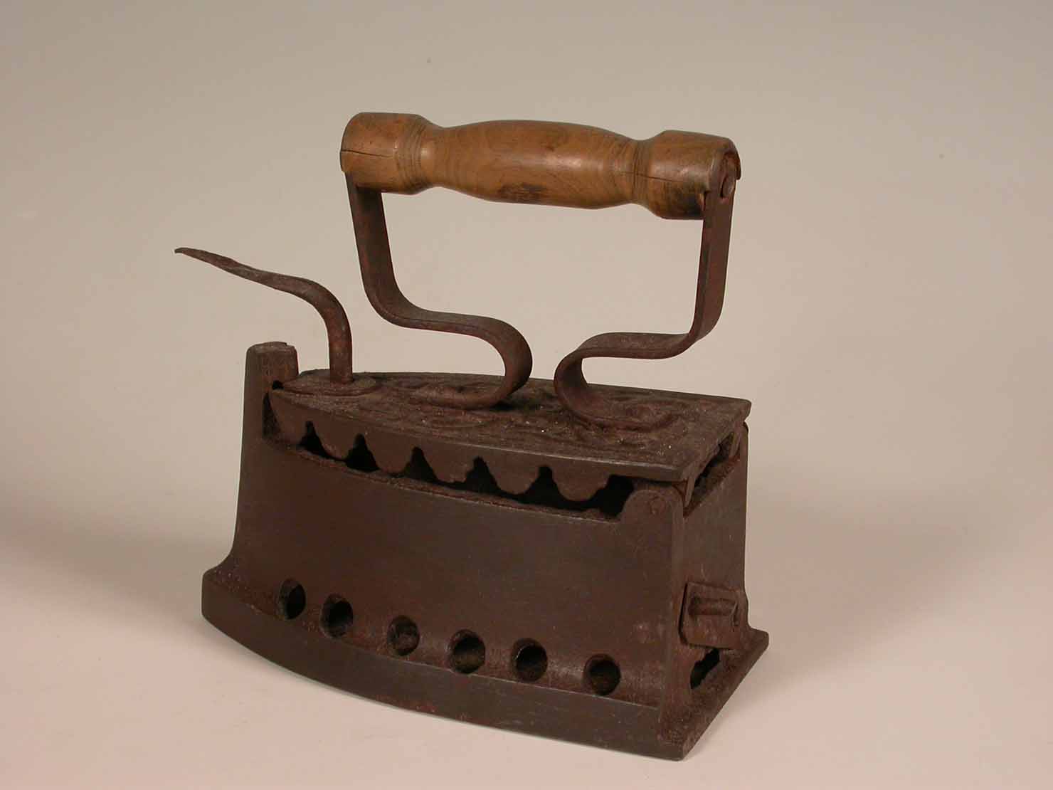 ferro da stiro, strumento da "lavoriero" - ambito marchigiano (sec. XIX)