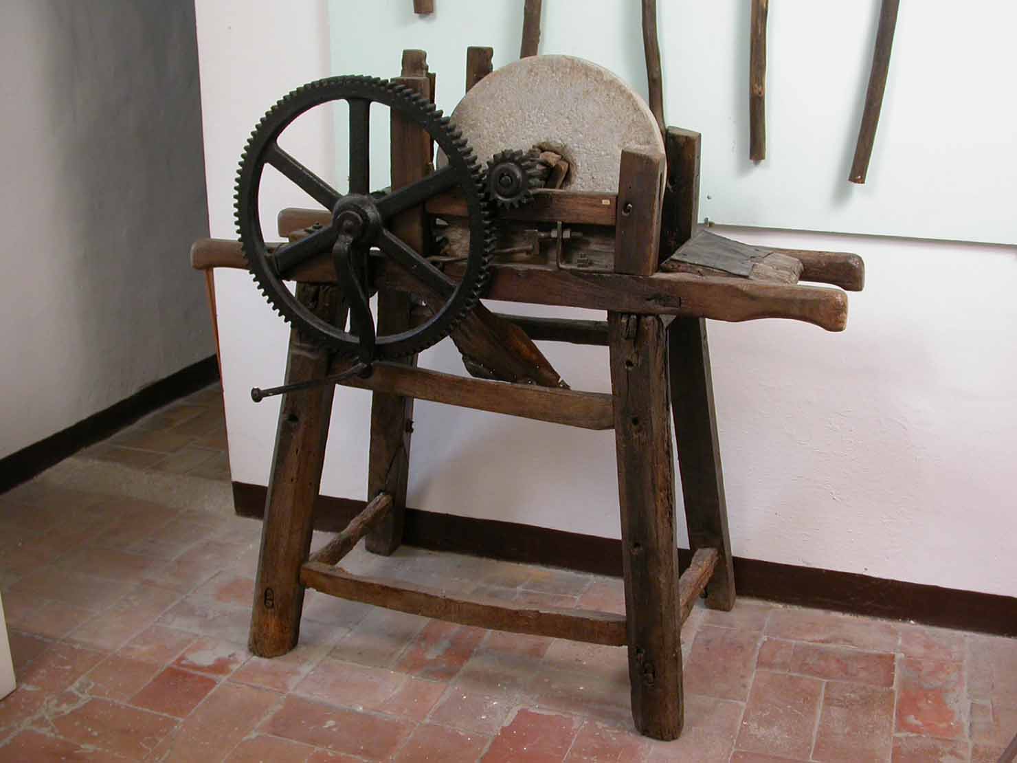 mola da arrotino - produzione marchigiana (sec. XIX seconda metà)