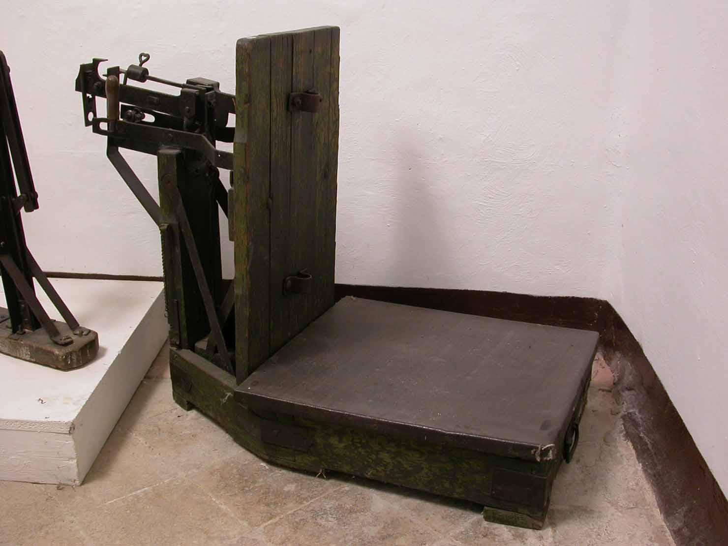 bàscula - produzione marchigiana (sec. XX prima metà)