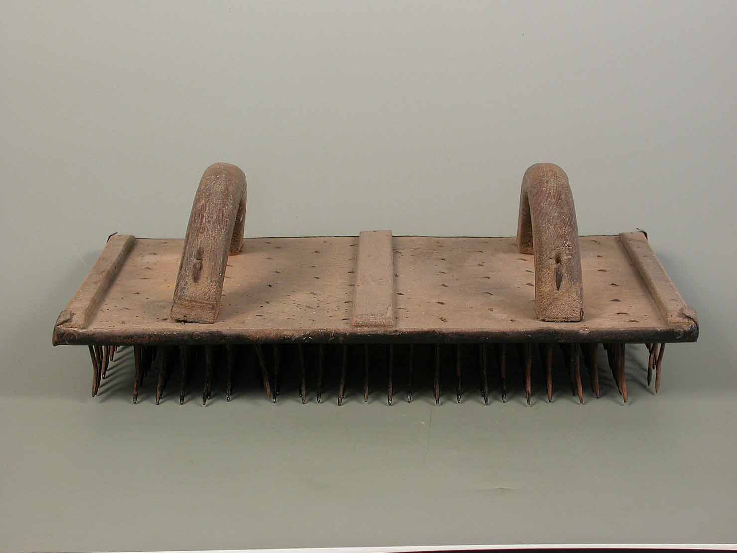 pettine per fibre vegetali - produzione marchigiana (sec. XX prima metà)