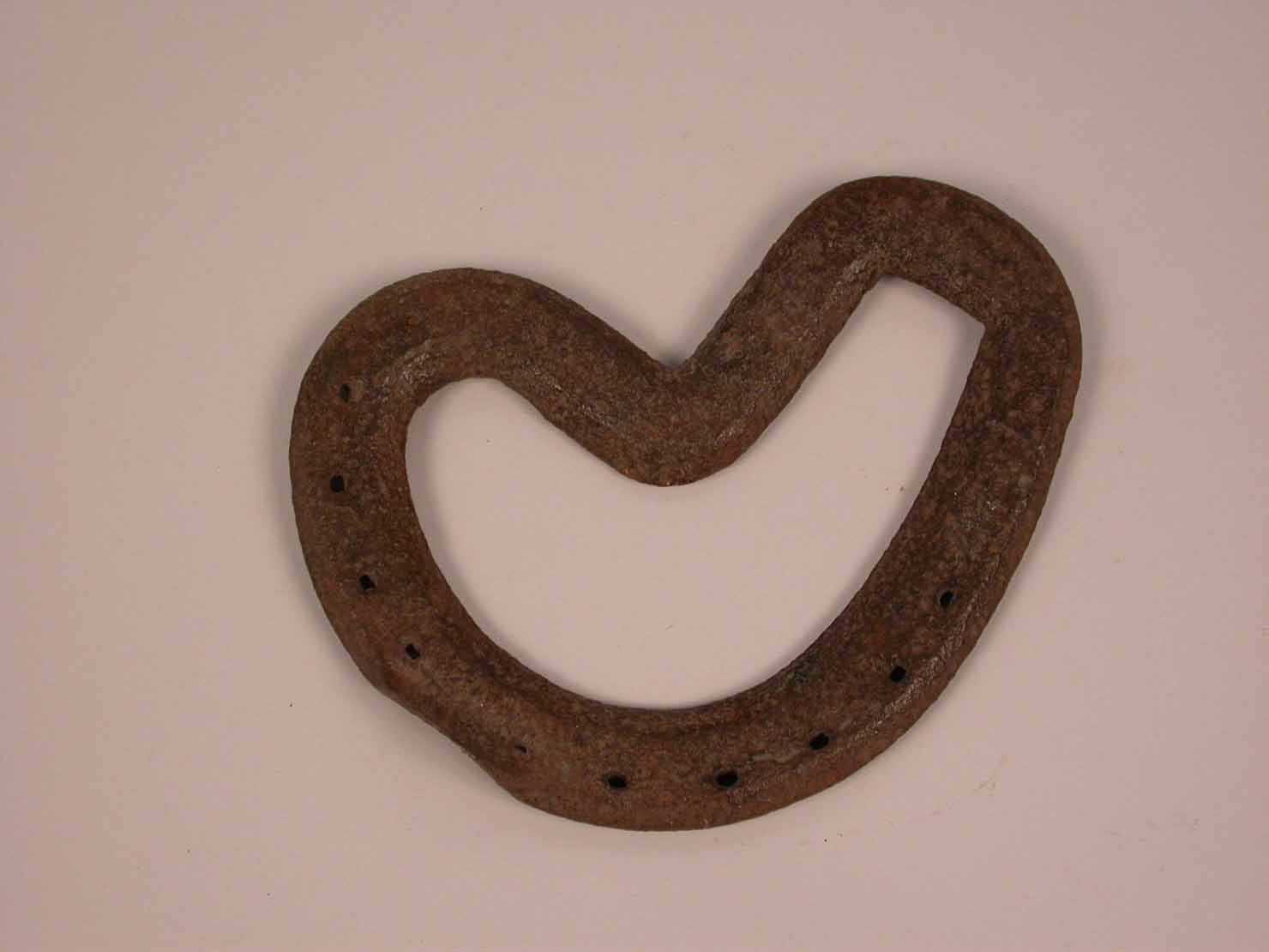 ferro di cavallo a forma di cuore - produzione marchigiana (sec. XX prima metà)