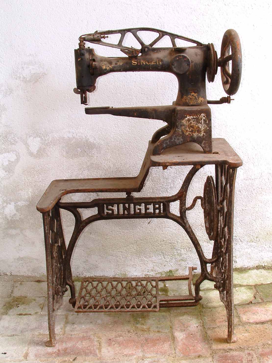 macchina per cucire - produzione marchigiana (secc. XIX/ XX)