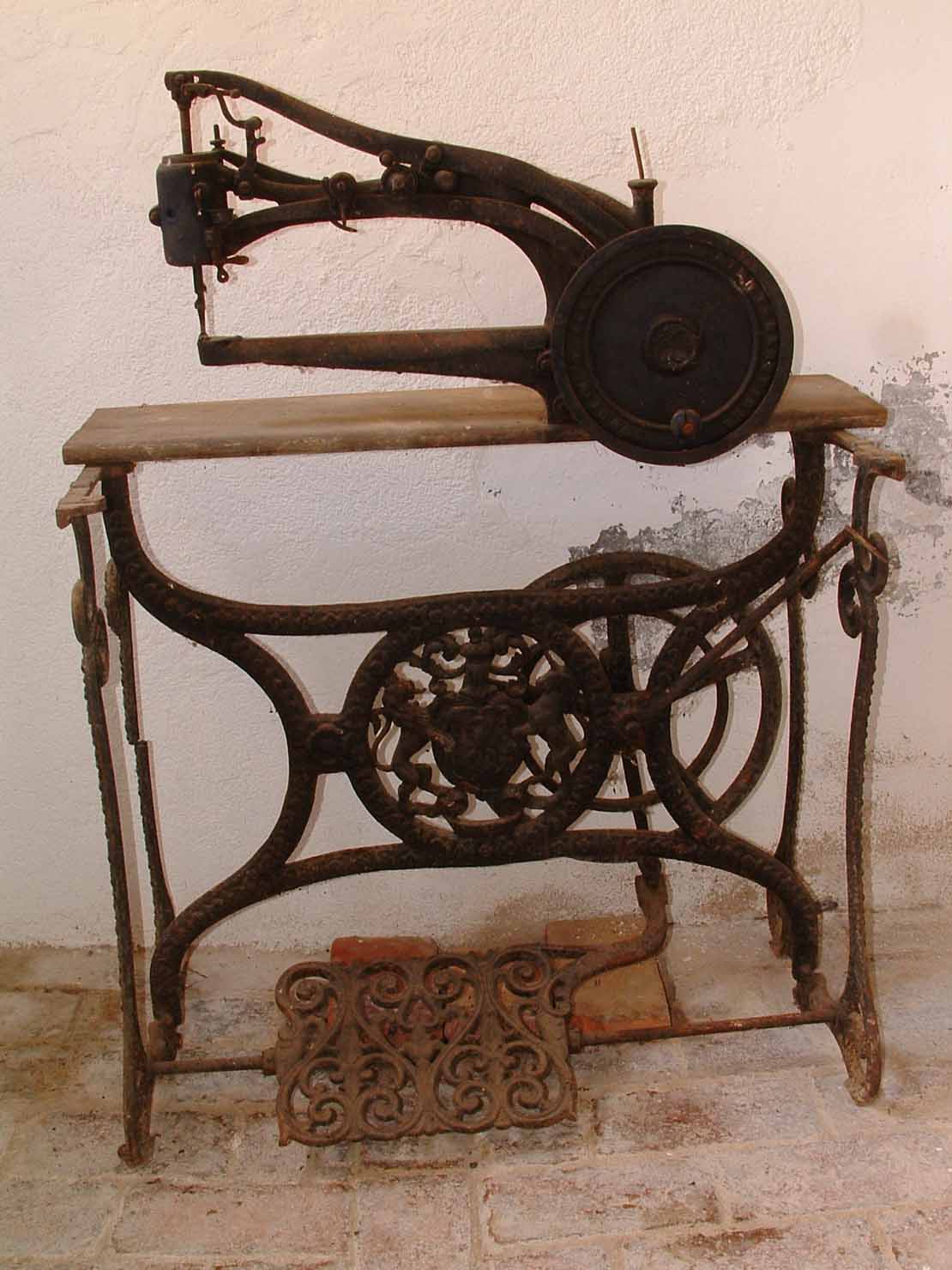 macchina da calzolaio - produzione marchigiana (secc. XIX/ XX)