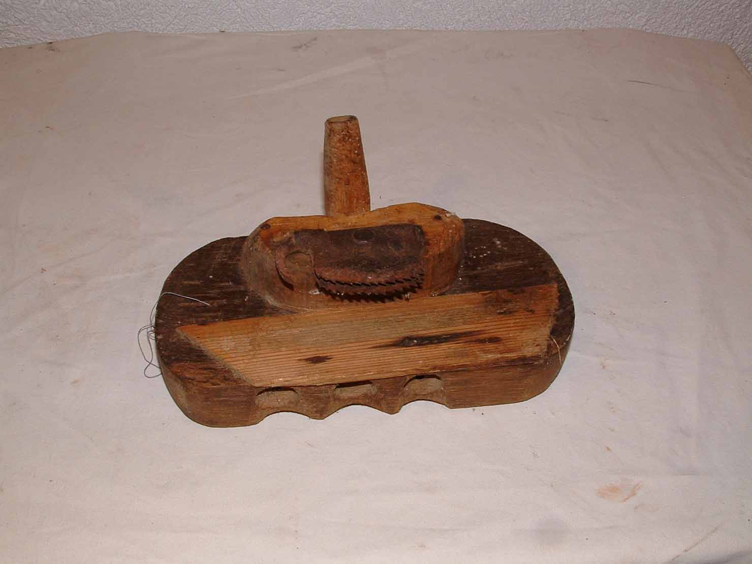 pialla con doppia sega - produzione marchigiana (secc. XIX/ XX)