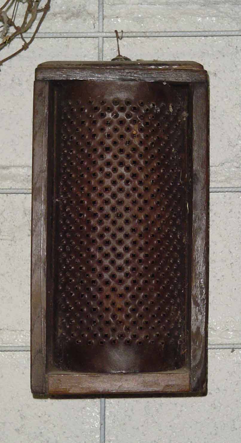 grattugia - produzione marchigiana (sec. XX prima metà)