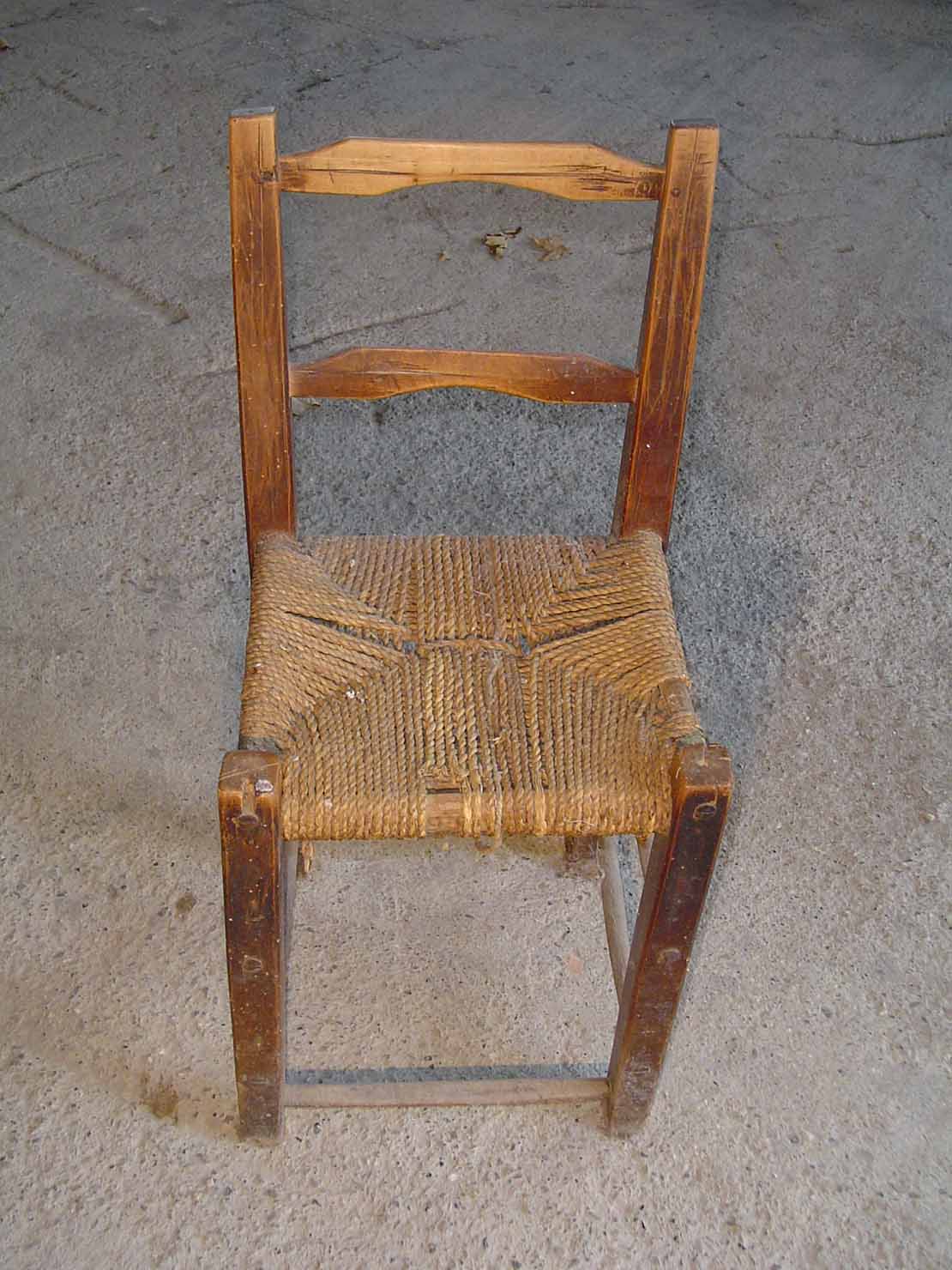 sedia - produzione marchigiana (sec. XX prima metà)