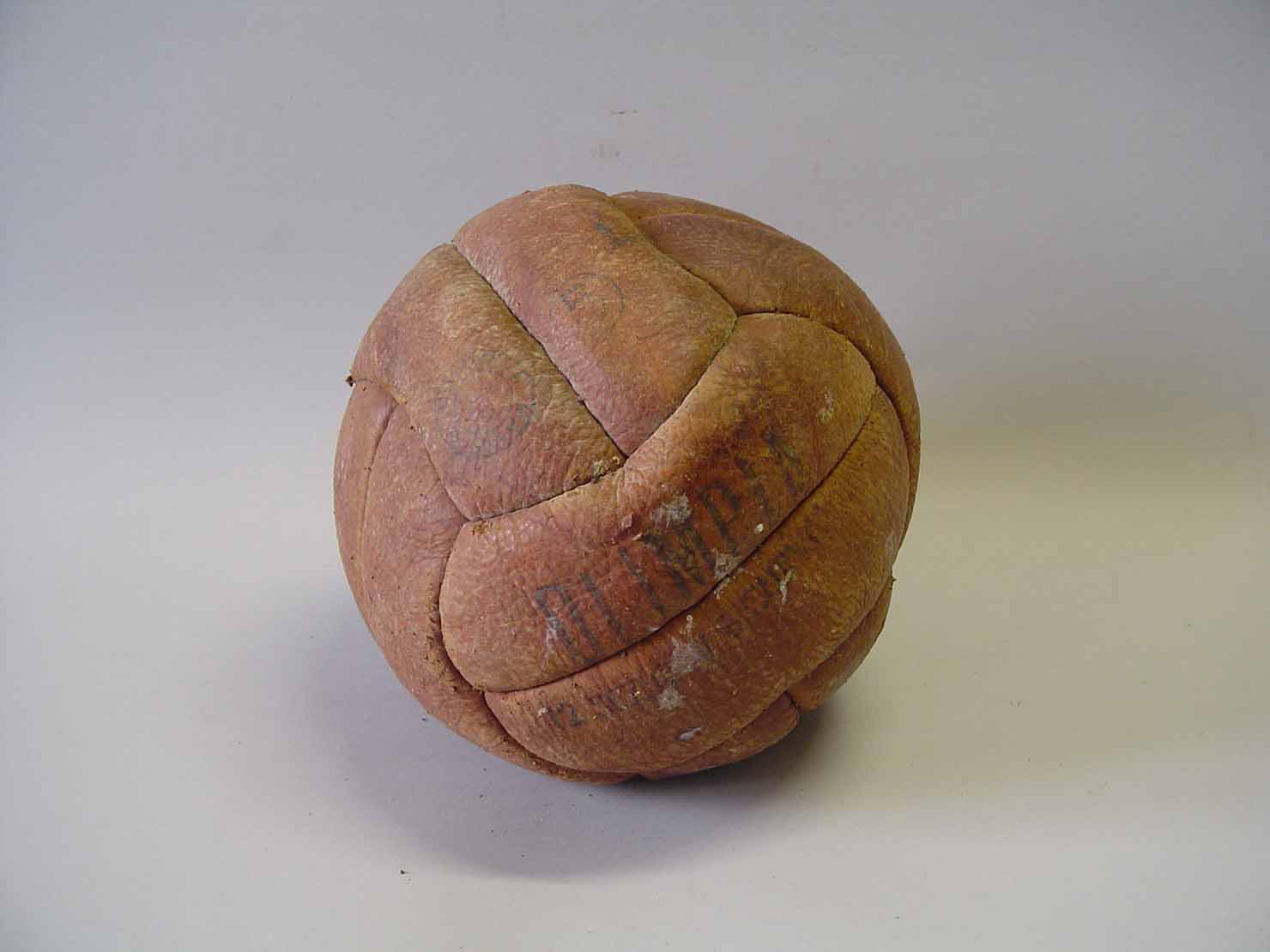 palla di cuoio - produzione marchigiana (sec. XX prima metà)