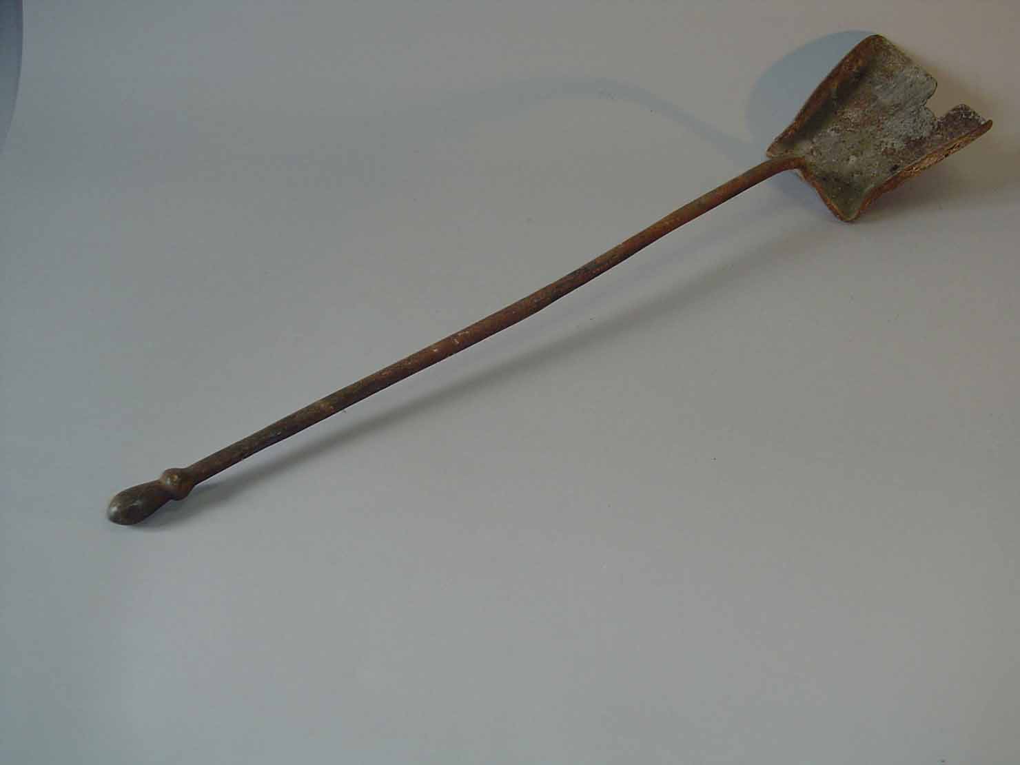 paletta per la brace - produzione marchigiana (sec. XX prima metà)