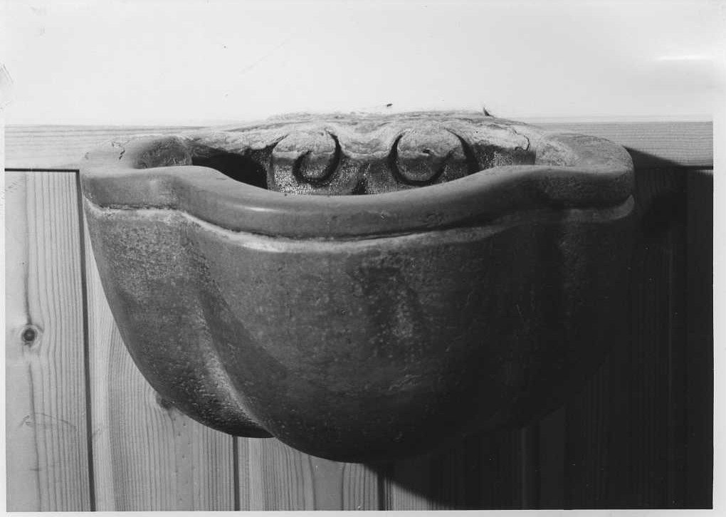 acquasantiera - a conchiglia - bottega marchigiana (seconda metà sec. XVIII)