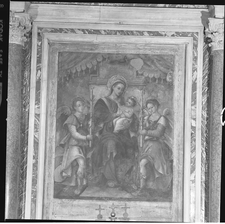 Madonna con Bambino e angeli (dipinto) di Morganti Pompeo (attribuito) (sec. XVI)