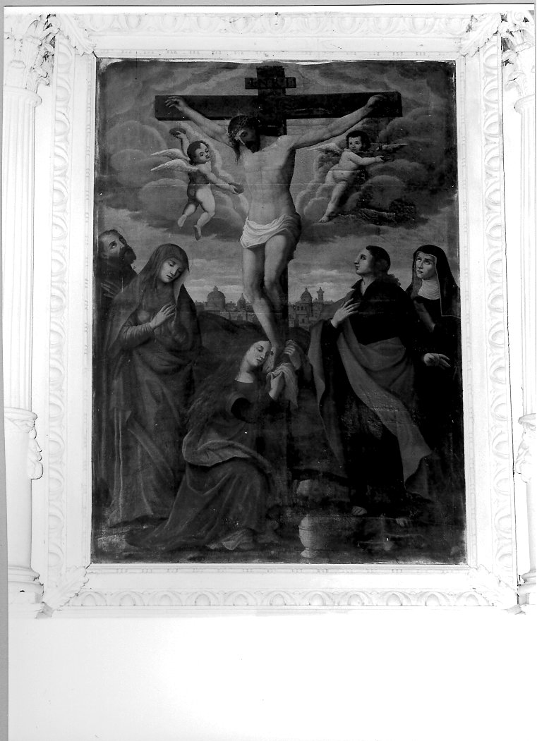 Crocifissione di Cristo, angeli e Santi (dipinto) di Amatori Nicola (sec. XVII)
