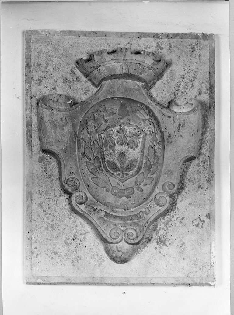 stemma gentilizio (decorazione plastica) - bottega marchigiana (sec. XVIII)