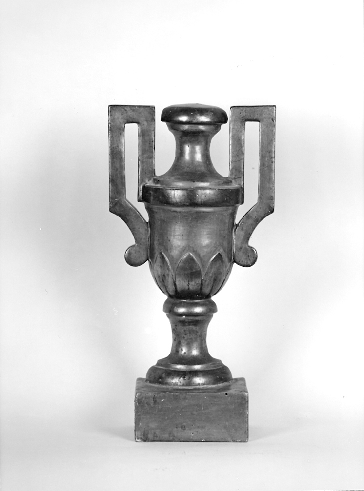 vaso d'altare con composizione floreale, serie - bottega marchigiana (sec. XIX)