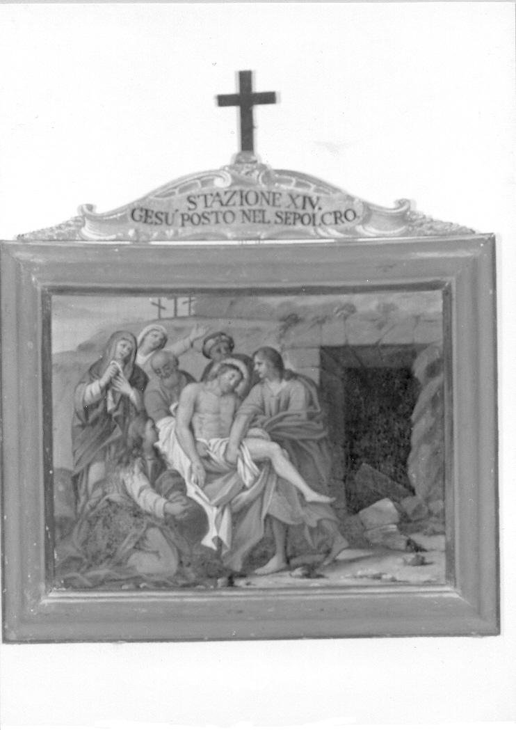 stazione XIV: Gesù deposto nel sepolcro (Via Crucis, elemento d'insieme) - ambito Italia centrale (prima metà sec. XIX)