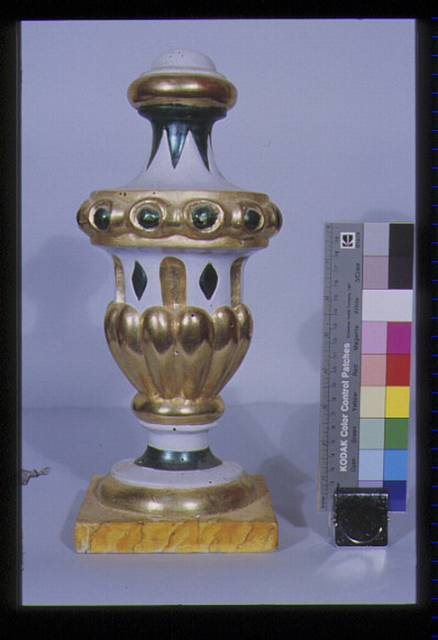vaso d'altare con composizione floreale - ambito italiano (sec. XIX)