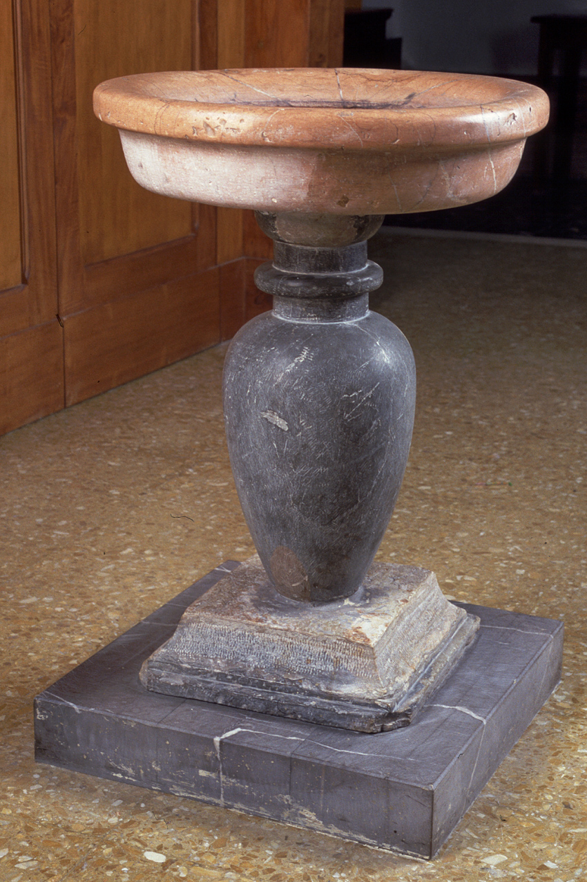 acquasantiera - bottega marchigiana (sec. XVI)