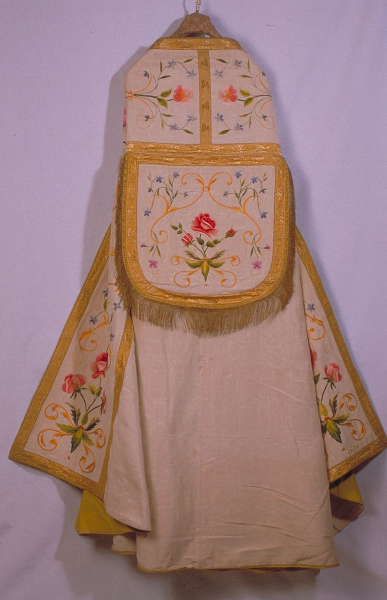 piviale - manifattura marchigiana (secondo quarto sec. XX)