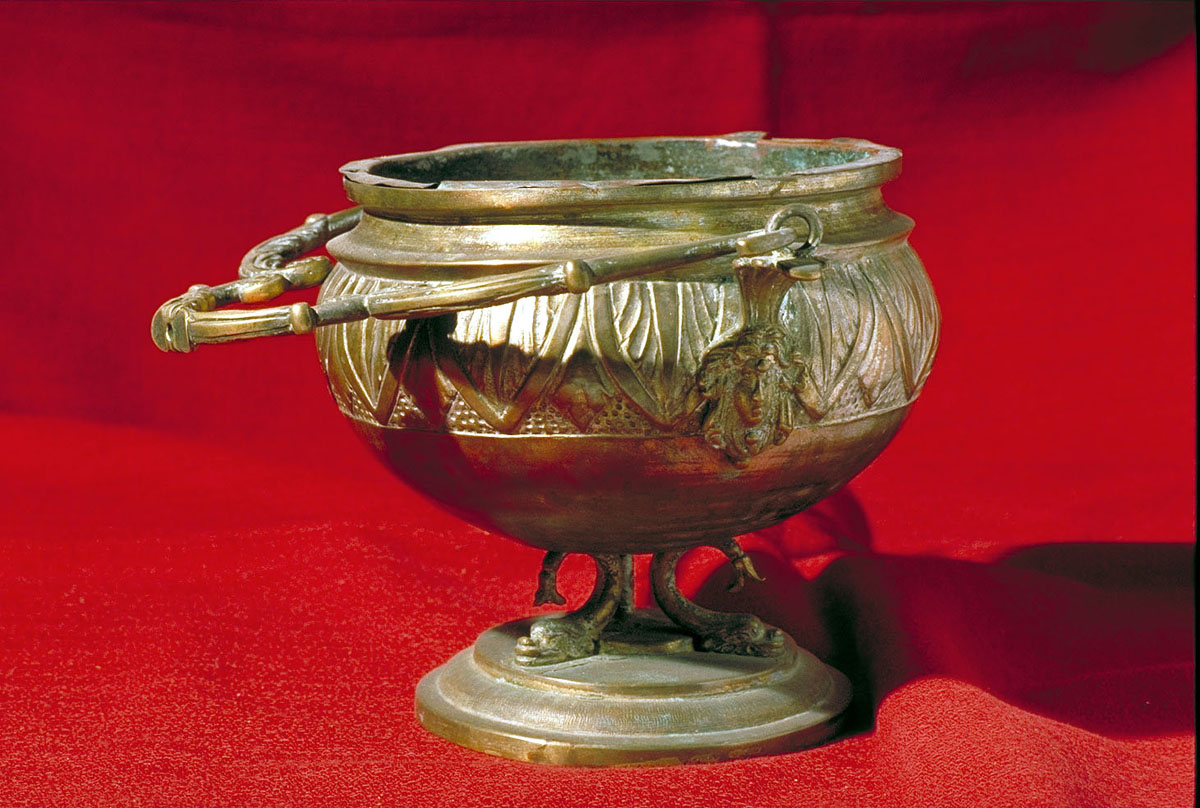 secchiello per l'acqua benedetta - bottega marchigiana (inizio sec. XX)