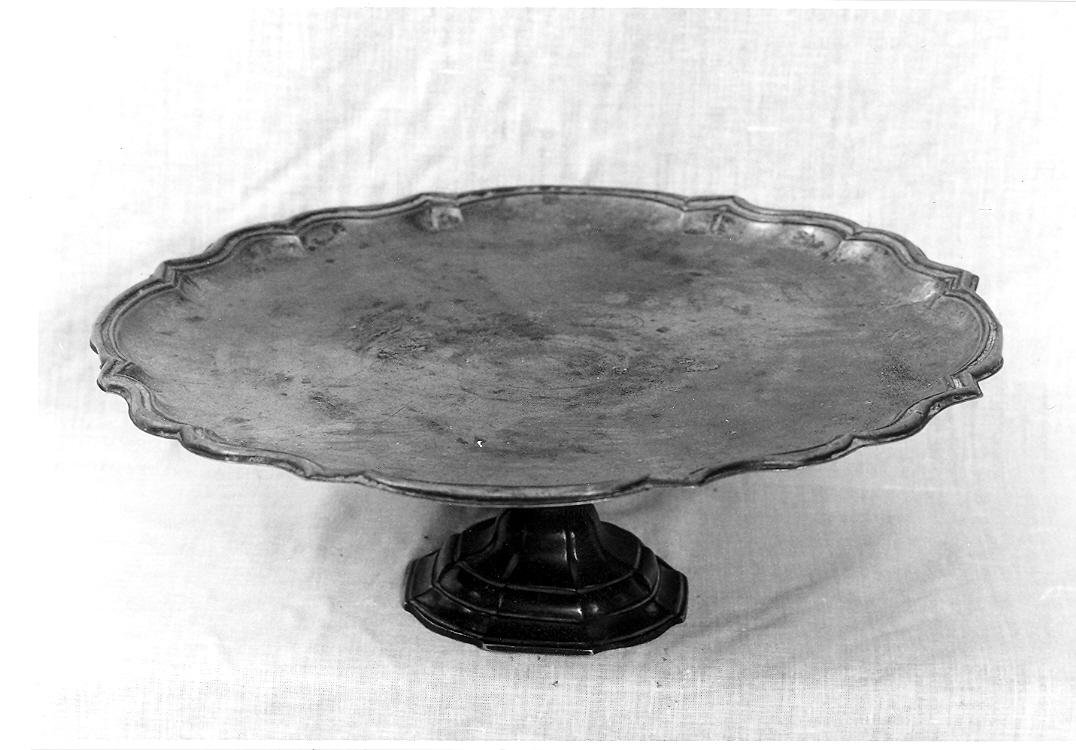 piatto - bottega marchigiana (seconda metà sec. XIX)