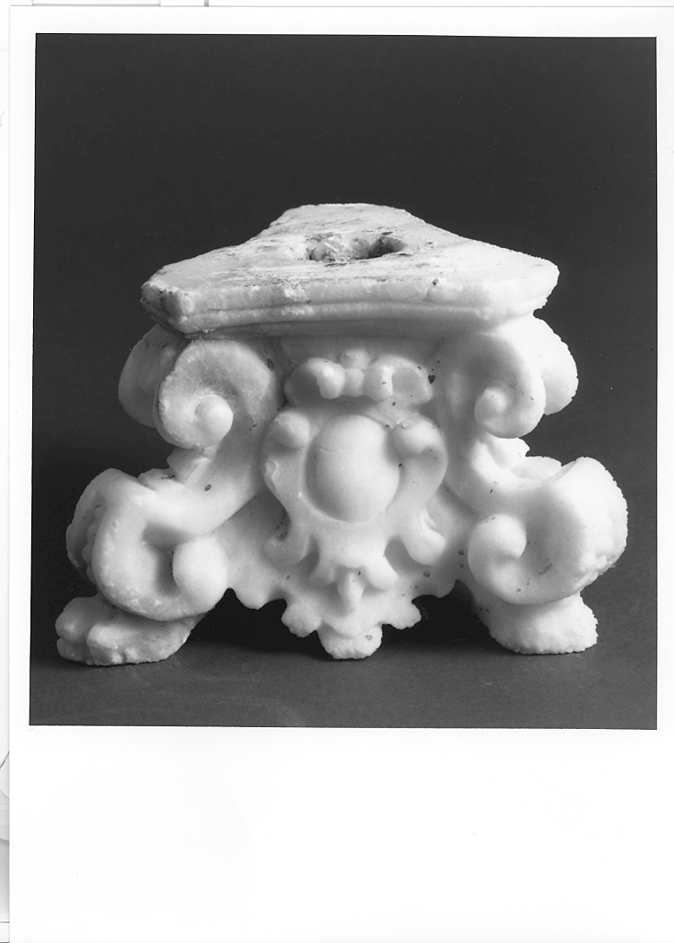 base - bottega marchigiana (prima metà sec. XVIII)