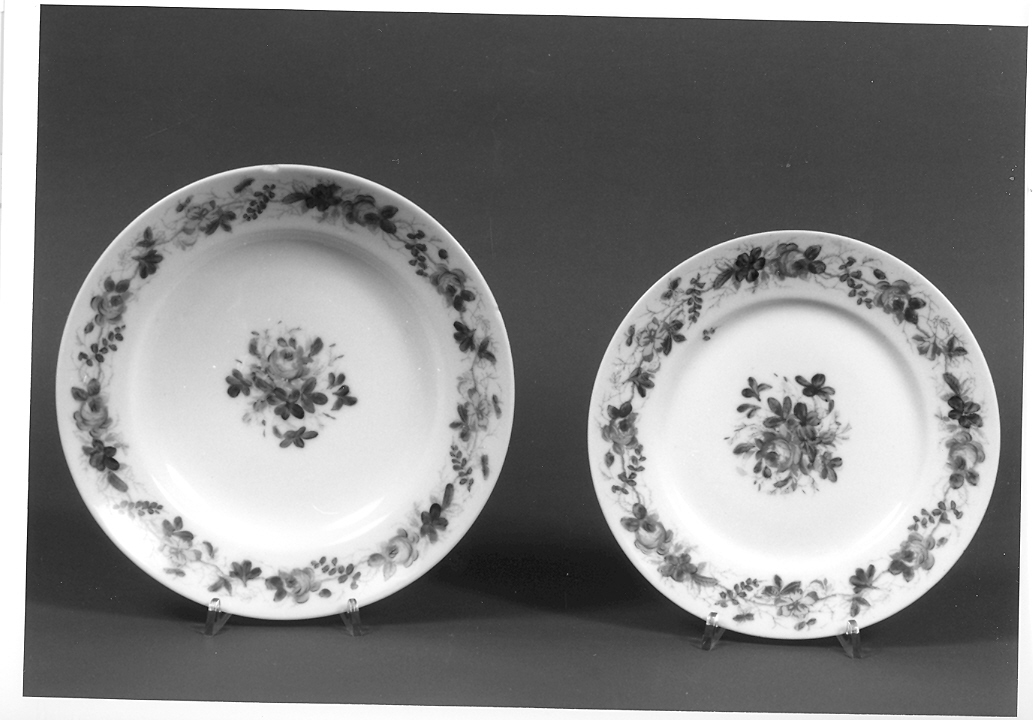 piatto, serie - manifattura toscana (prima metà sec. XX)