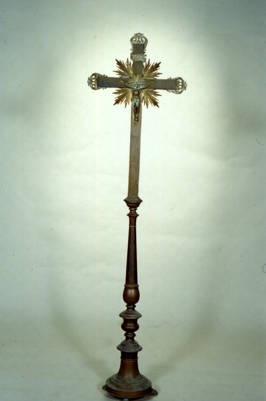 croce d'altare, elemento d'insieme - produzione Italia centrale (prima metà sec. XX)