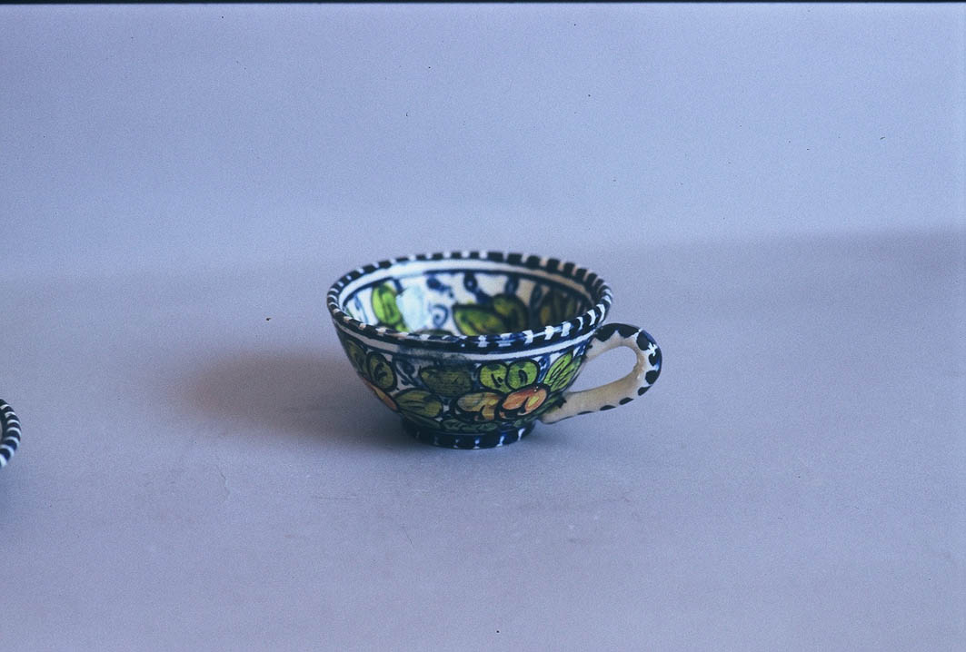 tazza, elemento d'insieme di Sarti Aida (secondo quarto sec. XX)