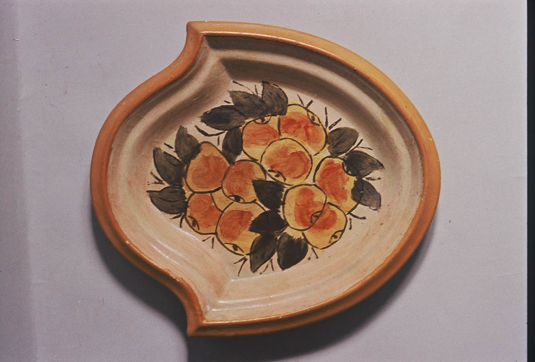 piatto - manifattura marchigiana (secondo quarto sec. XX)